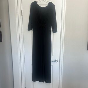 G.I.L.I. Black Cocktail Gown with 3/4 Sleeves and Crew Neck